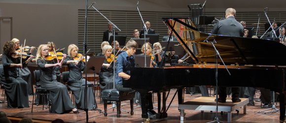 Vestards Šimkus ar Rahmaņinova Trešo klavierkoncertu un Kārļa Lāča Latvju simfonija,foto: Jānis Vecbrālis