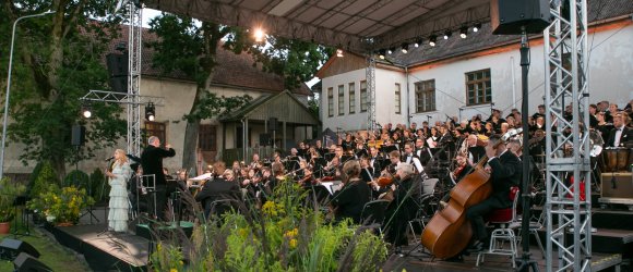 Klasiskās mūzikas brīvdabas koncerts “Suitu kods mūzikā”,foto: Ieva Benefelde