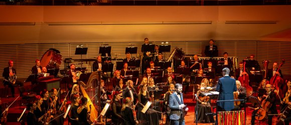 Liepājas simfoniskais Vecgada koncerts ar Merlēnu Keini, Dmitro Tkačenko un Jāni Rinkuli, diriģents - Guntis Kuzma,foto: Jānis Vecbrālis