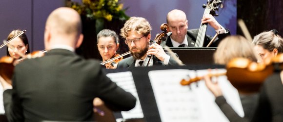 Sinfonietta Rīga un Guntis Kuzma uz 27. Liepājas Starptautiskā zvaigžņu festivāla skatuves